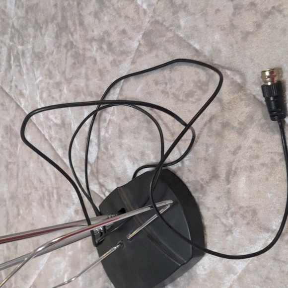 Onn. Indoor Easy Adjustable HDTV Antenna - Picture 5 of 5